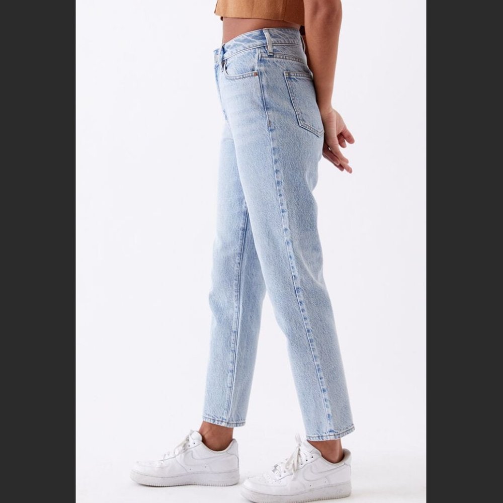 Light Wash PACSUN Mom Jean SIZE 32 (US Size 14) NWT  #WB128